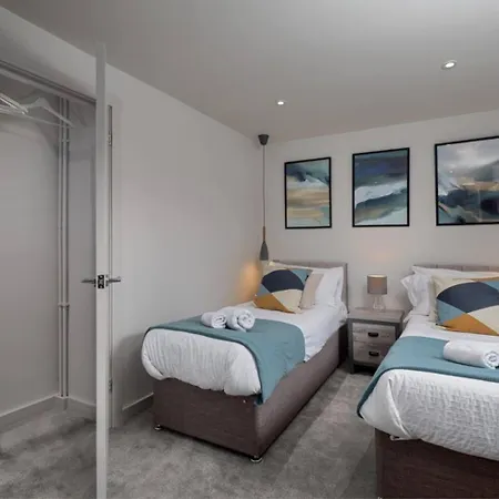 Prime Location, Modern 2Br House-3